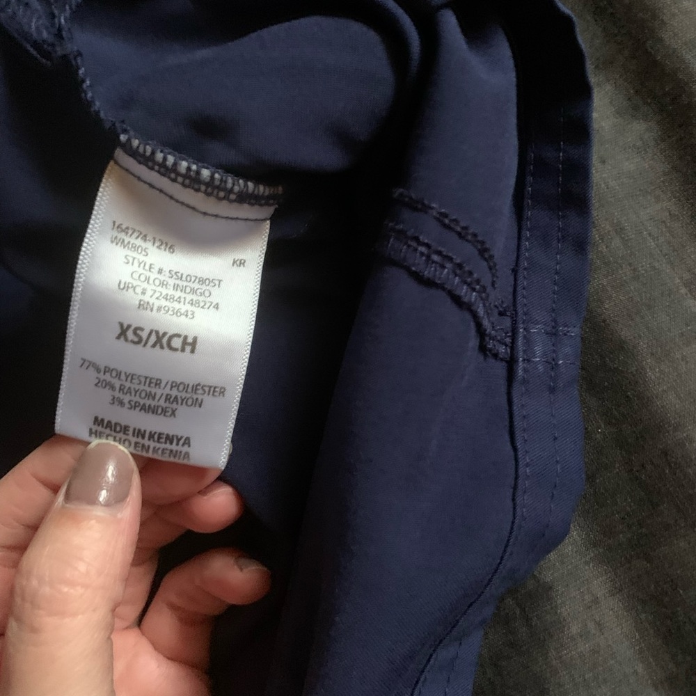 Scrub tops, jackets - Picture 2 of 12